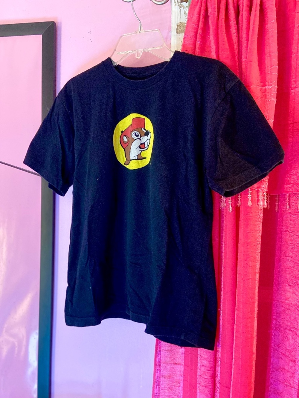 “Peace ☮️ Love ❤️ Buc-ee’s 🦫 ” Graphic Buc-ee’s Novelty T-Shirt Black Youth Lrg